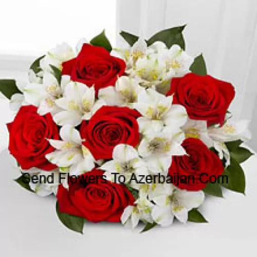 Strauß aus 7 roten Rosen und saisonalen weißen Blumen